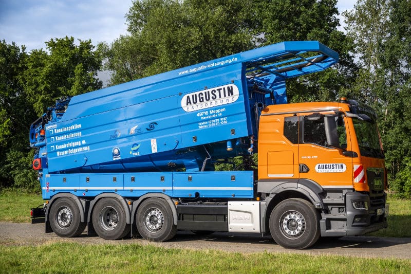 Kanalreinigung-Spülwagen-Seitenansicht