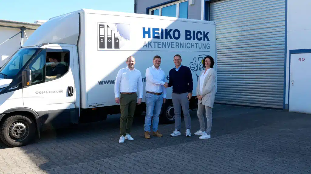 Gruppenbild Übernahme Heiko Bick Aktenvernichtung durch Augustin Entsorgung